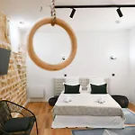Le Marais Pl De La Bastille 3bd 3bth For 10 Guests Paris