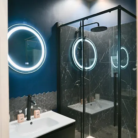 Le Marais Pl De La Bastille 3bd 3bth For 10 Guests *