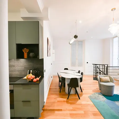Le Marais Pl De La Bastille 3bd 3bth For 10 Guests Paříž
