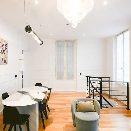 Le Marais Pl De La Bastille 3bd 3bth For 10 Guests Paris