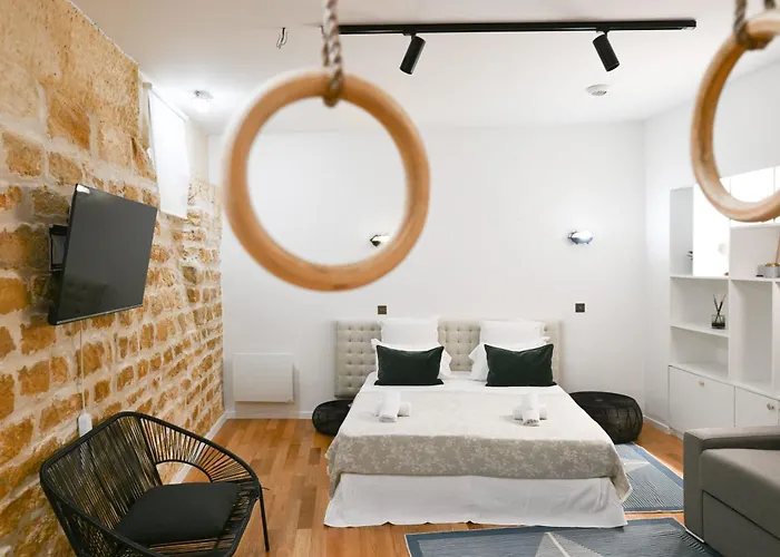 Le Marais Pl De La Bastille 3bd 3bth For 10 Guests Paris