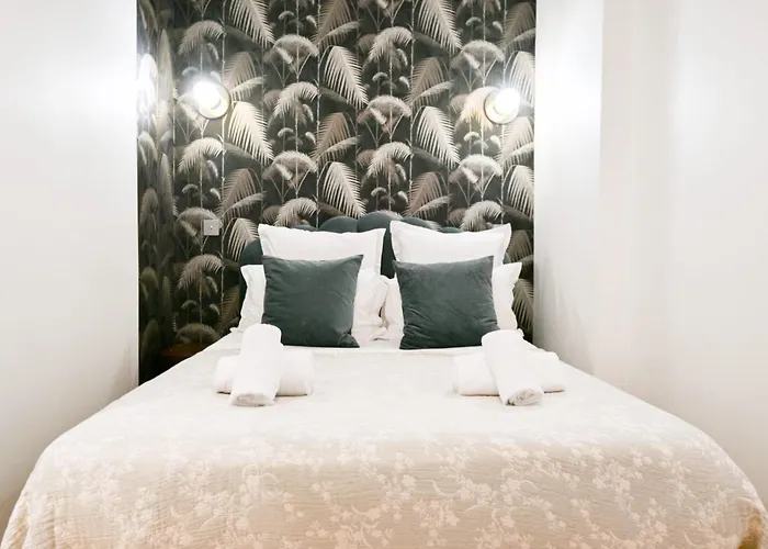 Le Marais Pl De La Bastille 3bd 3bth For 10 Guests * Paris