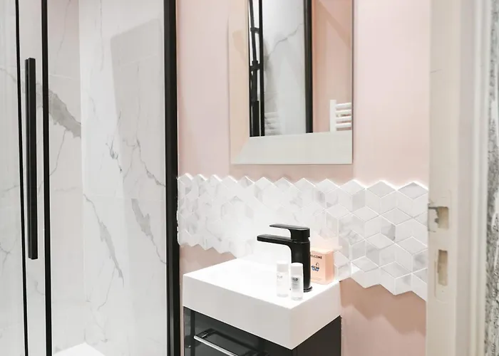 Apartment Le Marais Pl De La Bastille 3bd 3bth For 10 Guests Paris