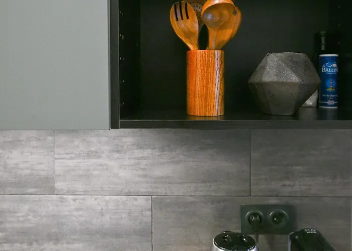 Le Marais Pl De La Bastille 3bd 3bth For 10 Guests *