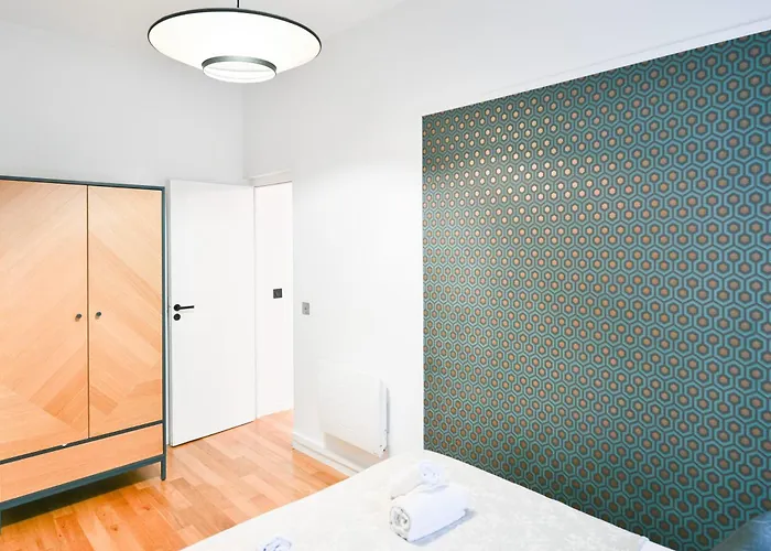 Apartment Le Marais Pl De La Bastille 3bd 3bth For 10 Guests Paris