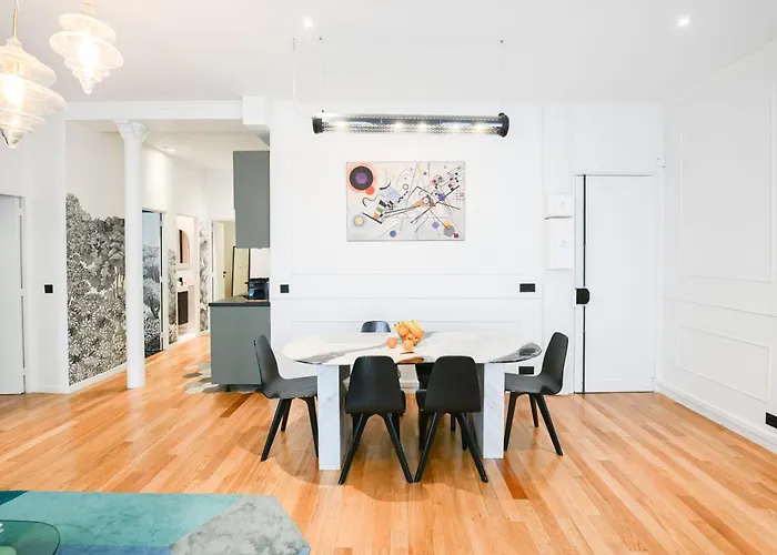 Le Marais Pl De La Bastille 3bd 3bth For 10 Guests *