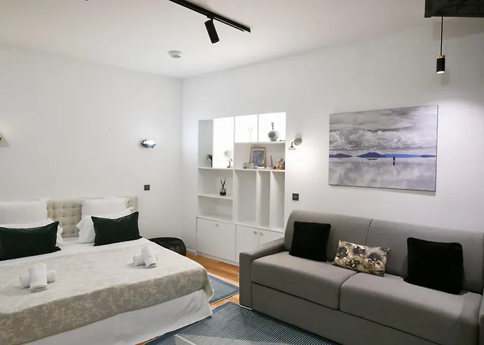 Apartment Le Marais Pl De La Bastille 3bd 3bth For 10 Guests *