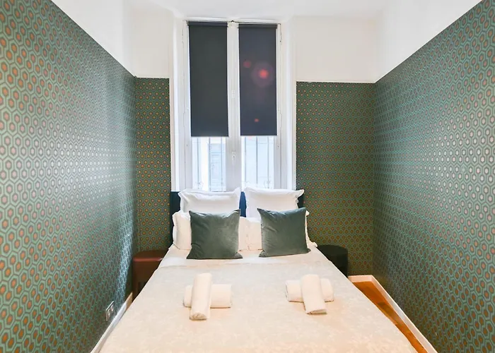 Le Marais Pl De La Bastille 3bd 3bth For 10 Guests Apartment Paris