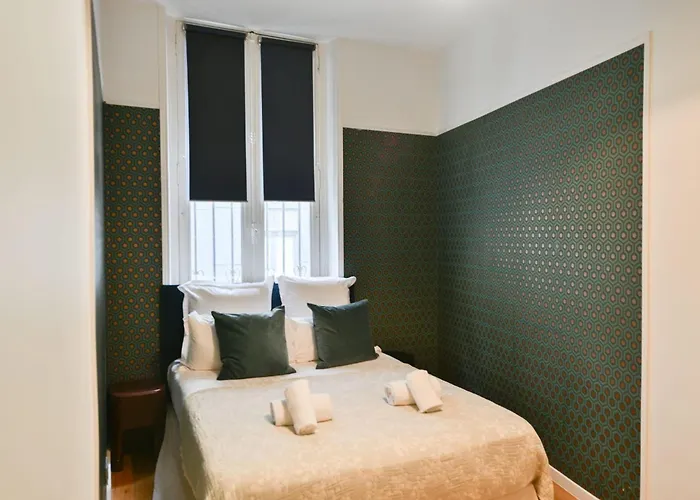 Le Marais Pl De La Bastille 3bd 3bth For 10 Guests *