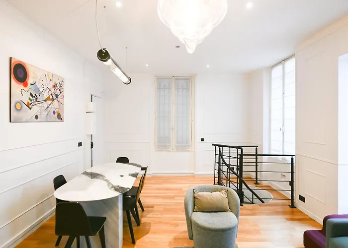 Le Marais Pl De La Bastille 3bd 3bth For 10 Guests Paříž