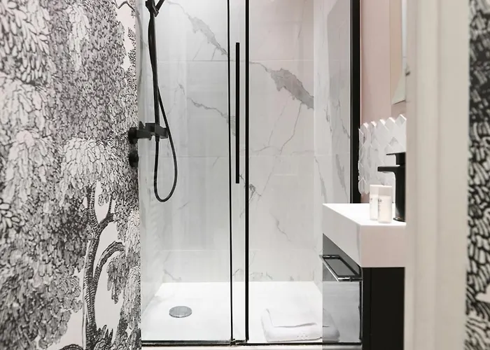 Apartment Le Marais Pl De La Bastille 3bd 3bth For 10 Guests *