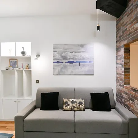 Le Marais Pl De La Bastille 3bd 3bth For 10 Guests Paryż