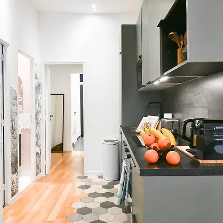 Le Marais Pl De La Bastille 3bd 3bth For 10 Guests Paryż